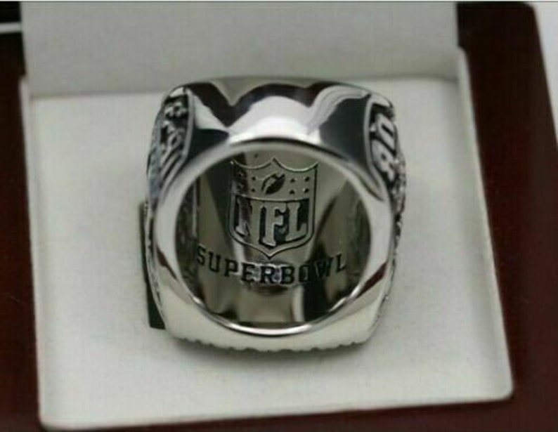 or JUST 6 Superbowl Rings Choice 6X New England Patriots Superbowl Championship Replica Rings plus a Solid Mahogany Case /& Brady Rookie RP