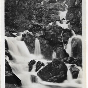 Ladore Falls, Keswick, Cumbria, Inglaterra, Reino Unido - Cartão postal vintage com foto real de 1954