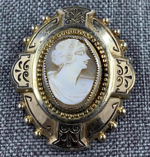 Vintage 1940s Victorian Revival Cameo Brooch/ Carved Shell, Gild Toned Frame