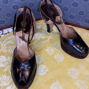 1940’s OpenToe Dark Brown Rosenblat Footwear Ankle Strap Platform Shoes Post WWll