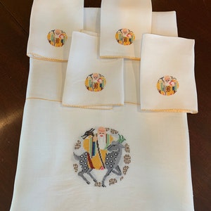 Vintage Embroidered Asian Hanky Linen Luncheon Cloth W/ Matching 4 Napkins