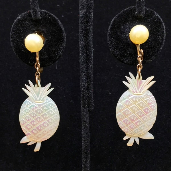 RESERVED 4 SUZY Pineapple Dangle Earrings - Vintage 1950s Carved MOP & Faux Pearl // Clip-on