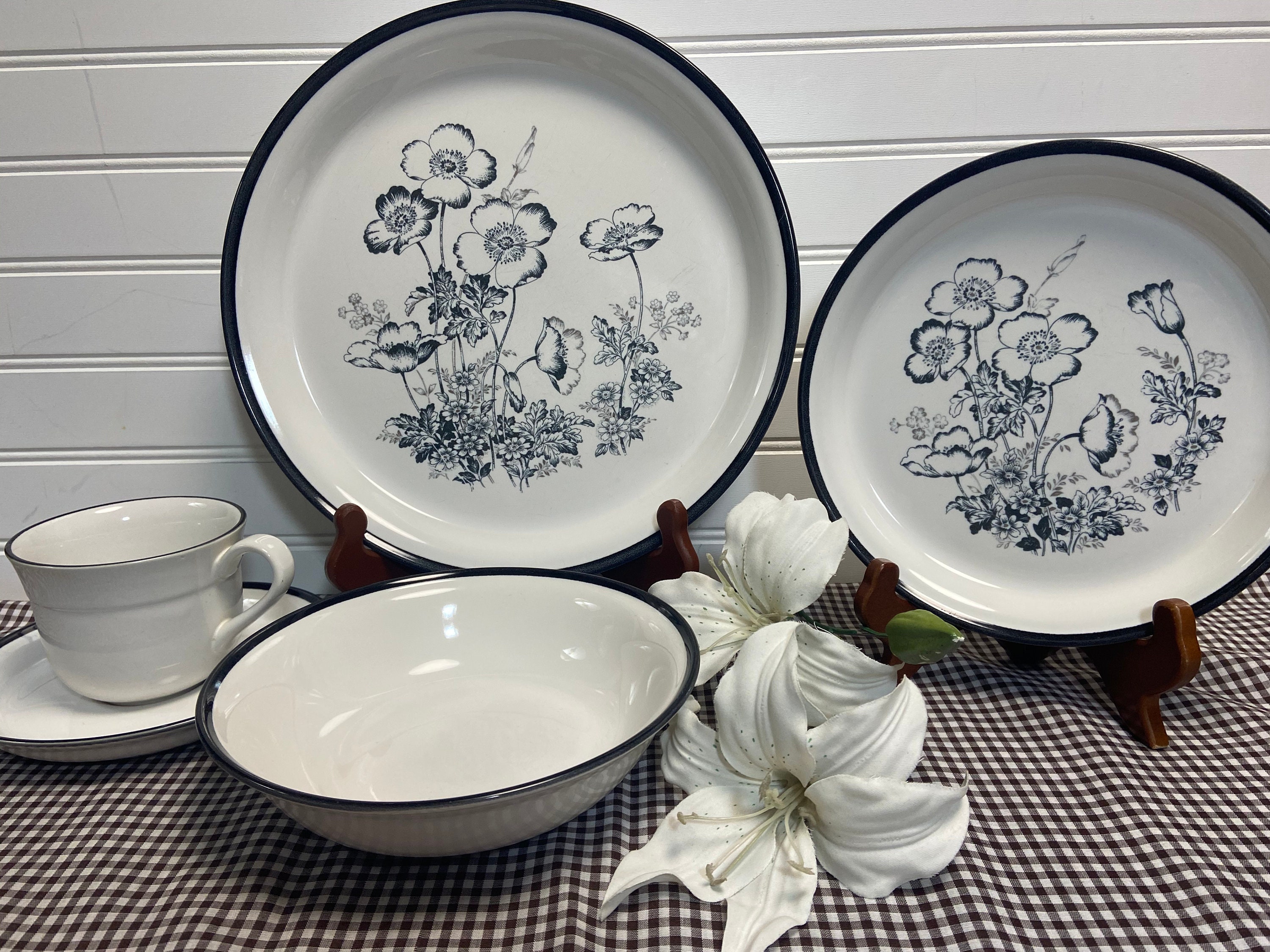 Royal Prestige Fine China Ovation Dinner Plate By Royal Prestige