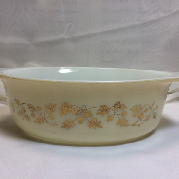 PYREX Gold Acorn Oval Cinderella Style Casserole, 1-1/2 Quart, Pyrex 043, pyrex vintage, Pyrex de gland d’or, Pyrex Depyrex 1-1/2 Quart Pyrex