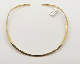 Charles Albert 4 mm Flat Round Smooth Neck Wire Open to the Back and created in their Signature Alchemia Gold