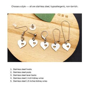 Pendientes de ángel con ganchos o postes de acero inoxidable: hipoalergénicos, ideales para orejas sensibles (los colgantes son de aleación metálica). imagen 3