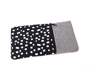 Mobile phone case black and white, extra pocket with zipper, desired size