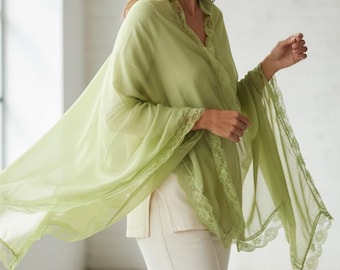 Grüner Baumwoll-Schal mit Spitzenkante - Leichter Fransen-Wrap - Großer dünner Baumwoll-Schal Wraps