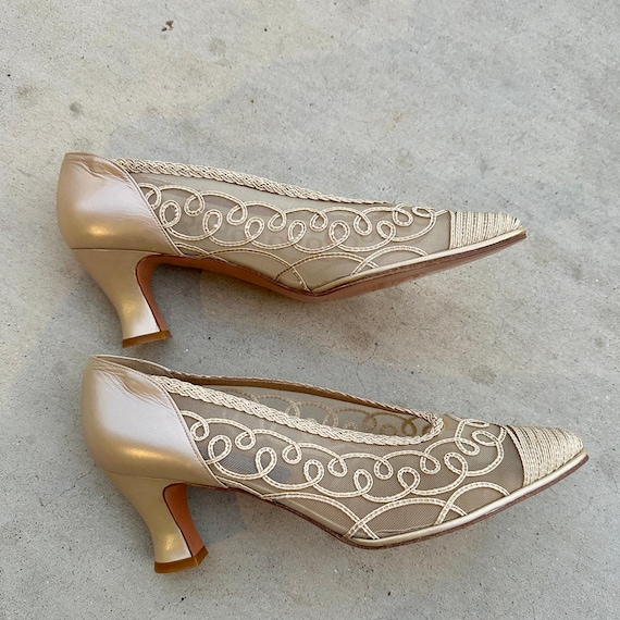 Escarpins Stuart Weitzman Classiques - Couleur Ivoire - Taille US 9 - Talon Moyen - Cuir - Occasion Très Bon état