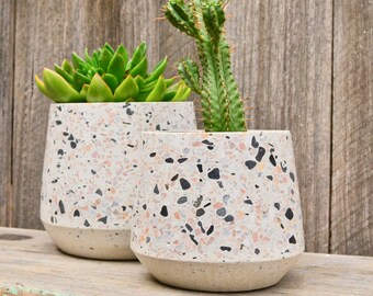 Jardinière en pierre de béton de terrazzo beige multicolore