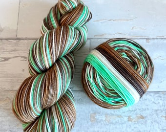 Peppermint Chocolate, 4 stripes, self-striping sockyarn, handdyed sockyarn, handdyed yarn, handdyed wool