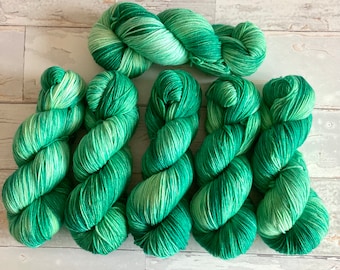 Emerald, handdyed yarn, handdyed wool, handdyed sockyarn