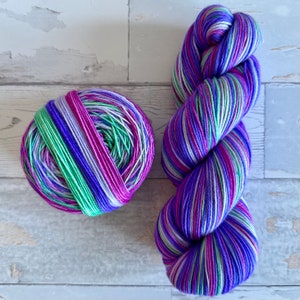 Lavender Fields, 4 stripes, self-striping sockyarn, handdyed sockyarn, handdyed yarn, handdyed wool