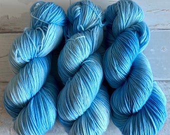 Sky, handdyed yarn, handdyed wool, handdyed sockyarn