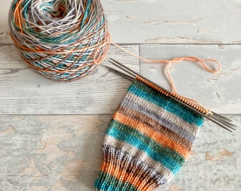 The Burrow, 6 stripes, self-striping sockyarn, handdyed sockyarn, handdyed yarn, handdyed wool