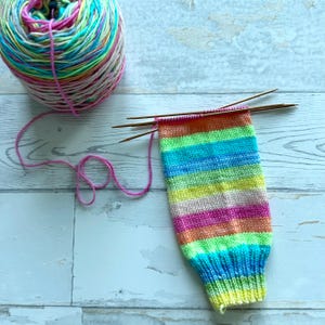 tropical, 8 stripes, self-striping sockyarn, handdyed sockyarn, handdyed yarn, handdyed wool