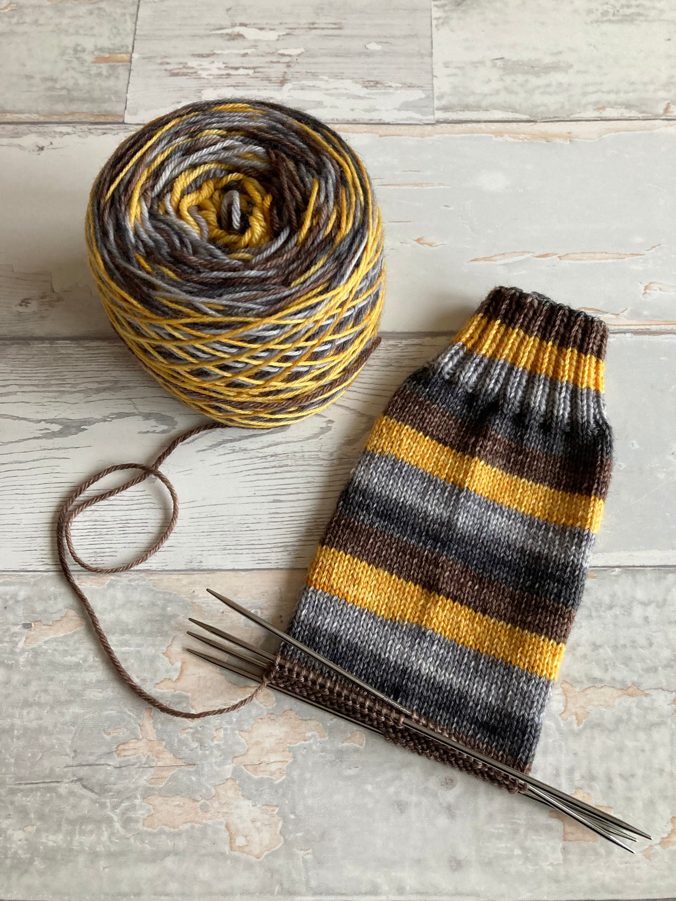 Ollivanders, 4 stripes, self-striping sockyarn, handdyed sockyarn, handdyed yarn, handdyed wool