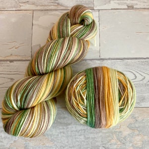Sunflowers, 5 stripes, self-striping sockyarn, handdyed sockyarn, handdyed yarn, handdyed wool