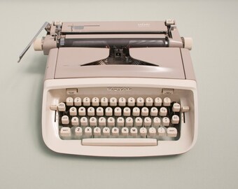 SALE Reconditioned Royal Safari Typewriter, 1960s, Mid Century #2