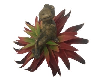 Adorable Vintage Brass Seated Frog Figurine | Ledge Display Animal Decor