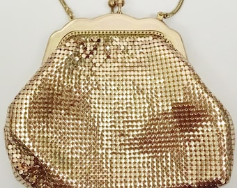 Bolso vintage de malla metálica dorada de Alemania Occidental, estilo glamuroso disco art déco para fiestas.