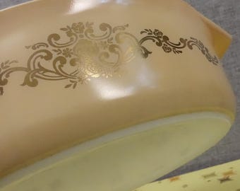 Vintage PYREX Golden Rose Casserole with Lid Peach Gold Milk Glass Baking Dish 2.5 Quart