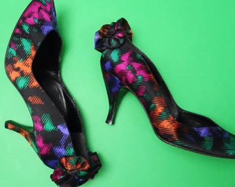 1980s Stuart Weitzman Satin Pumps Multi / Black Heels Size 7