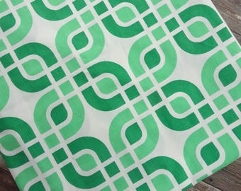 Vintage 70s Sheet Labyrinth Texmade Full Flat Bedsheet Green Geometric Links Groovy Cutter Fabric