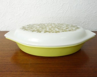 Vintage PYREX Verde Divided Casserole with Lid Green Milk Glass Baking Dish 1 1/2 Quart