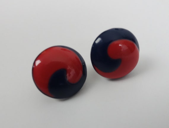 Vintage 60s Button Earrings Metal Enamel Swirl Op… - image 1