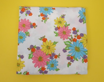 1970s Flower Power Bed Sheet Cannon Monticello Floral Print Bedsheet Full / Double Flat