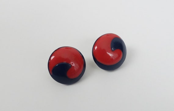 Vintage 60s Button Earrings Metal Enamel Swirl Op… - image 2