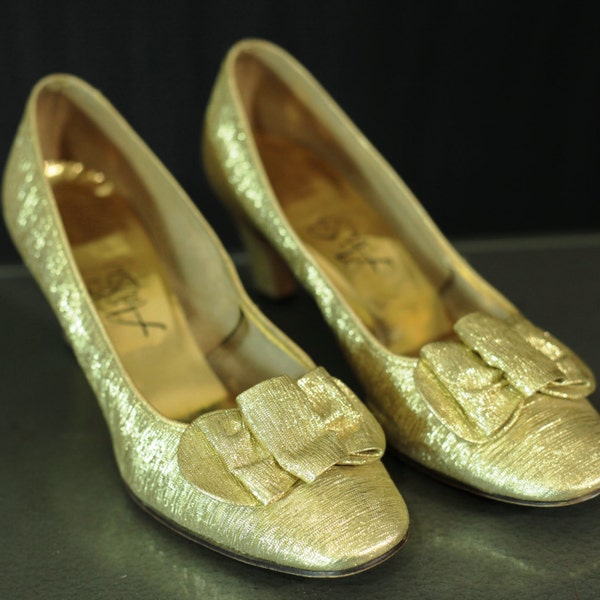 Vintage 1950's Heart Instep Gold Air Step Heels with Bows, Size 7 B, Wedding / Formal Shoes