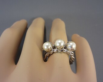 Vintage Jewelry Signed Sarah Coventry GB Faux Pearl Ring Minimalist Jewellery Elegant Ring Vintage Gold Pearl Ring Designer Ring
