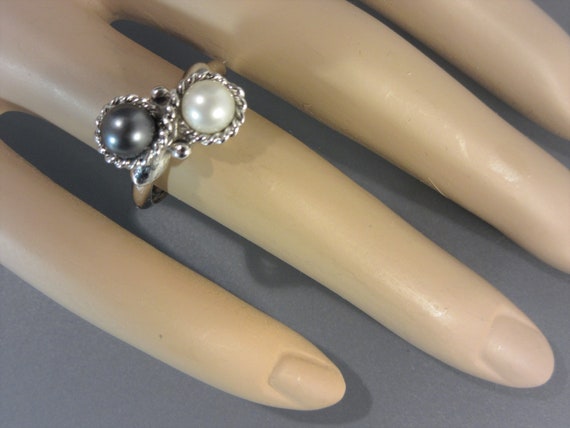 Vintage avon shop pearl ring