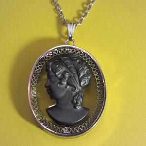 Vintage Black Glass Cameo Silhouette Pendant Necklace