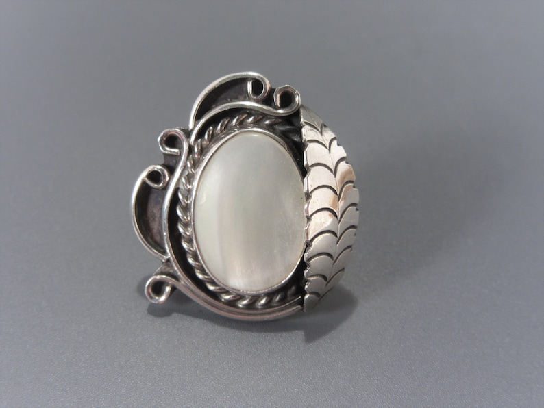 Large Vintage Southwestern Mother of Pearl Sterling Ring Size 8