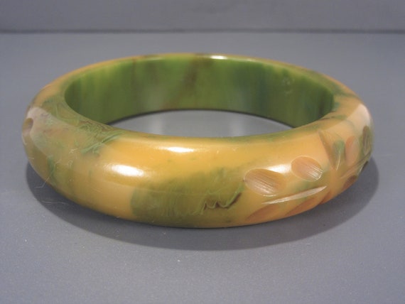 Vintage Art Deco Carved Bakelite Bangle Bracelet,… - image 4