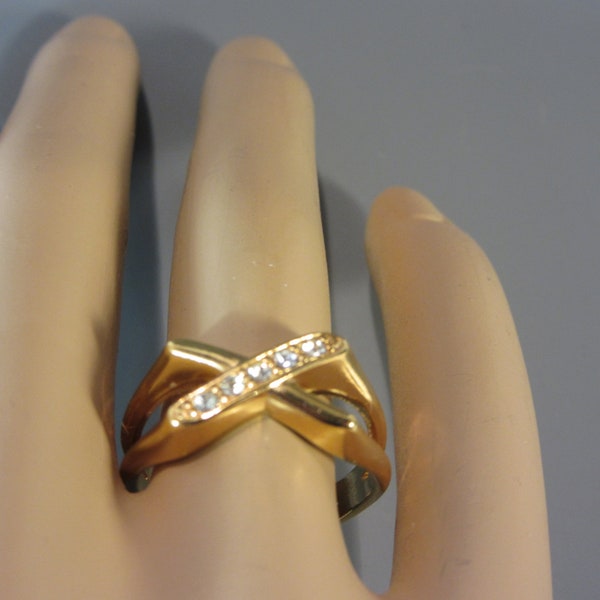 Vintage Avon Rhinestone Kiss Ring Size 8 with Box