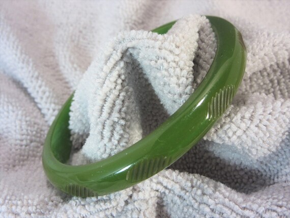 Green Bakelite Bangle Bracelet, Art Deco Vintage - image 8