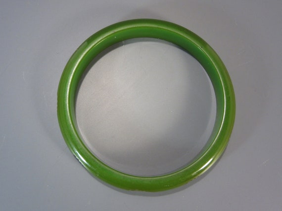 Green Bakelite Bangle Bracelet, Art Deco Vintage - image 4