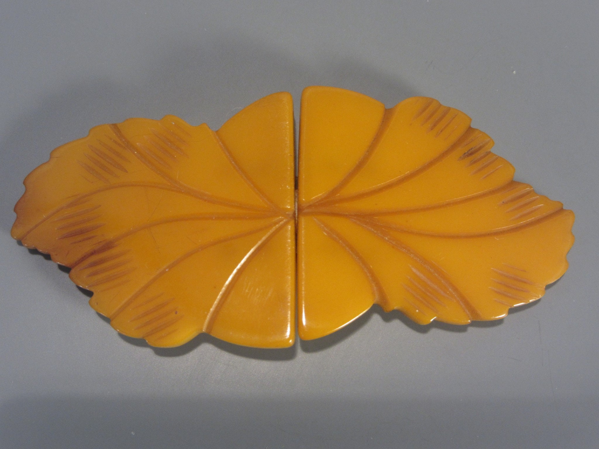 Vintage 1920s Art Deco Honey Bakelite Carved Roses Belt Buckle Butterscotch Vintage 1920 main image 3
