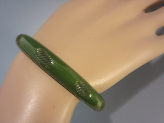 Green Bakelite Bangle Bracelet, Art Deco Vintage - image 2