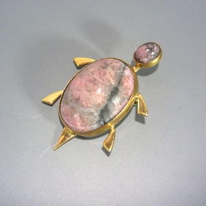 Vintage Admark 12K Gold Filled Turtle Brooch Carved Stone