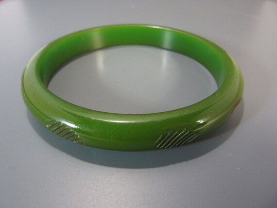 Green Bakelite Bangle Bracelet, Art Deco Vintage - image 3