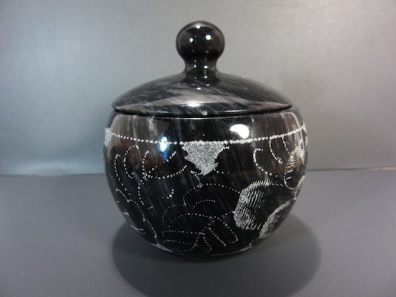 Vintage Black Marble Etched Pot with Lid, Fred Harvey Sticker