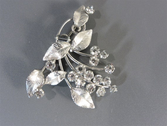 Vintage Krementz Rhinestone Brooch, Silvertone Le… - image 2