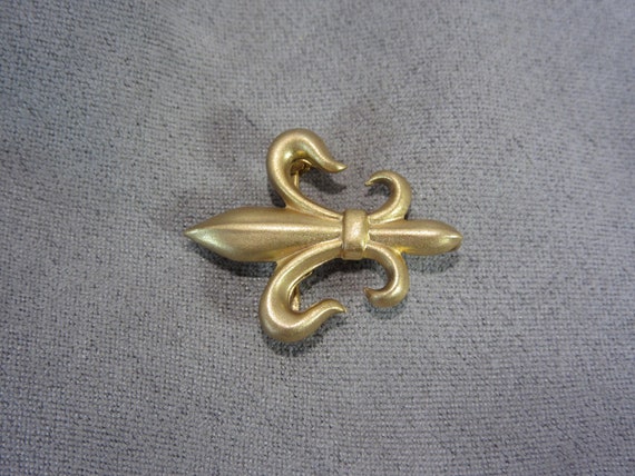 Vintage Gold Filled Fleur De Lis Watch Pin - image 2