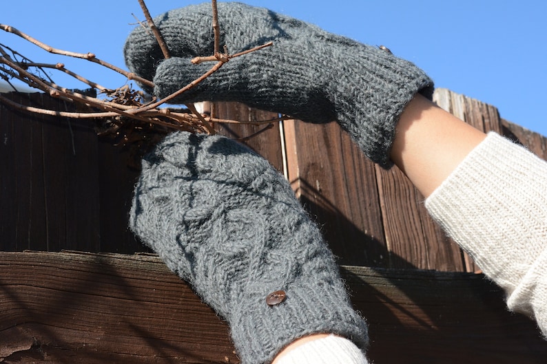 Cable Knit Convertible Mitten, Hand Knit winter gloves with Fleece Lining, Comfy and Warm. Charcoal