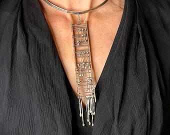 Zilveren verklaring ketting brutalistische sieraden jaren 1970 sieraden halverwege de eeuw ketting halverwege de eeuw hanger modernistische ketting waterval ketting Bib